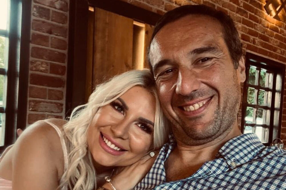 DEA ĐURĐEVIĆ IZAŠLA IZ BOLNICE! Njen verenik Mladen Mijatović otkriva kako se voditeljka oseća nakon operacije!