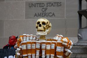 SMRT U TABLETI KUPLJENOJ NA INTERNETU Mladi u SAD masovno umiru od pilula koje kupuju na mrežama i koje su pune otrovnog fentanila