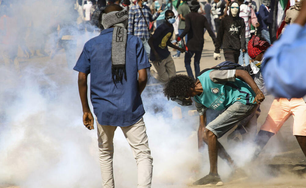 Sudan, demonstracoje, suzavac