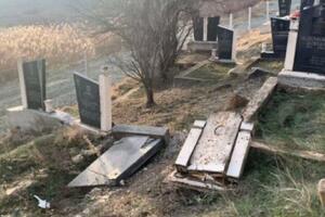 HULIGANI NI MRTVIM SRBIMA NE DAJU MIRA! Polomljeni grobovi na groblju u selu na Kosovu su NAJTUŽNIJA SLIKA KOJU ĆETE DANAS VIDETI