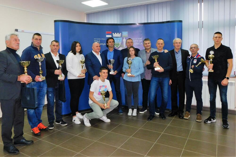 NAJBOLJI SU TINA I ALEKSANDAR: Nagrađeni sportisti Loznice za 2021. godinu