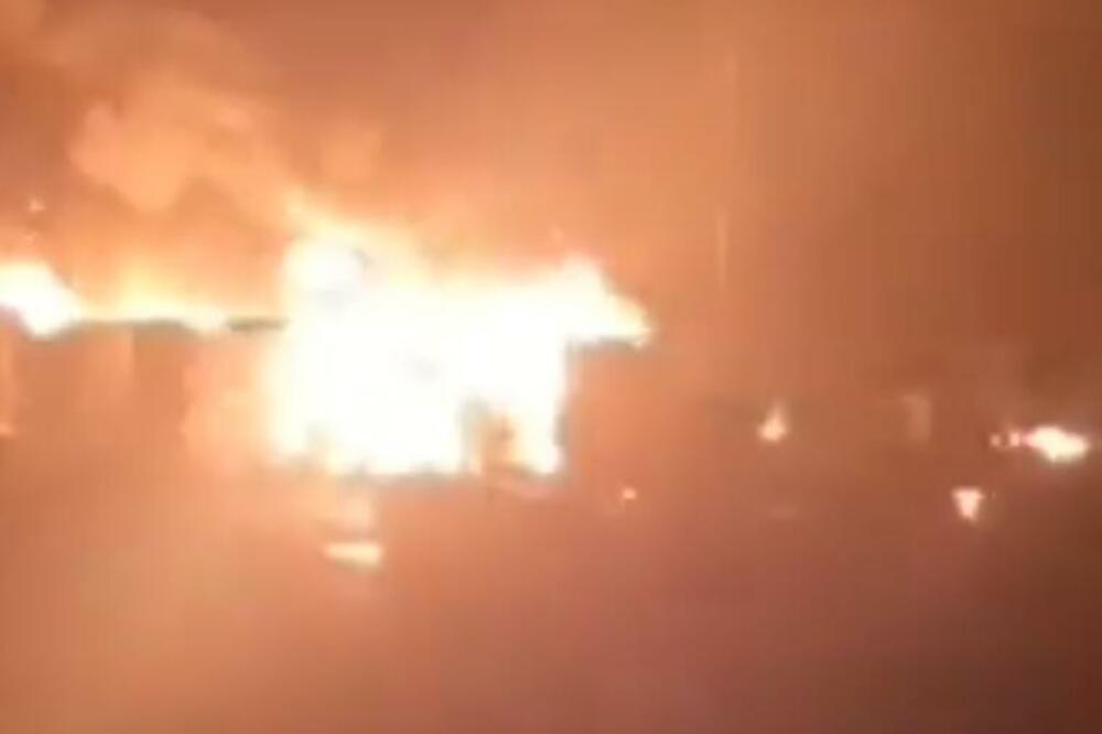 IZRAEL IZVEO RAKETNI NAPAD NA NAJVEĆU SIRIJSKU LUKU: Projektili izazvali više eksplozija, plamen i dim na sve strane! VIDEO