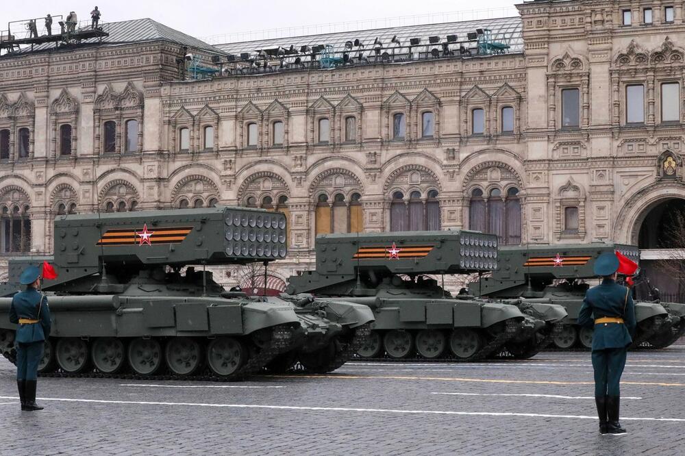 AMERIČKI VOJNI ANALITIČAR Zabraniti ruske raketne bacače TOS-1A BURATINO i SOLNCEPEK! Njihovo termobarične rakete su OPASNE