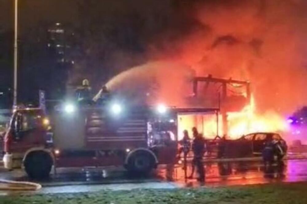 U EKSPLOZIJI NA NOVOM BEOGRADU IMA POVREĐENIH: Restoran Košnica IZGOREO, plamen zahvatio još 3 objekta, požar lokalizovan! VIDEO