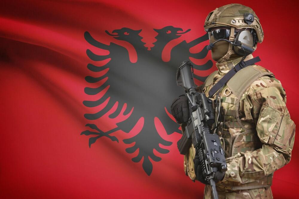 ODRŽANA CEREMONIJA PRENOSA VLASTI: Albanska vojska preuzela komandu nad NATO snagama na granici Letonije sa Rusijom FOTO
