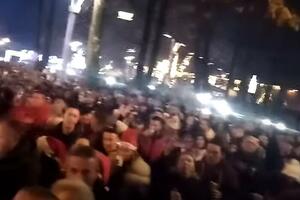 PUNI TRGOVI, KAFIĆI I RESTORANI: Ovako se slavila Nova godina u Banjaluci, Trebinju, na Bjelašnici FOTO, VIDEO