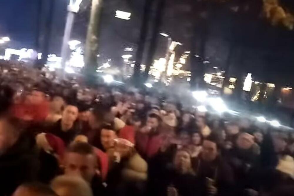 PUNI TRGOVI, KAFIĆI I RESTORANI: Ovako se slavila Nova godina u Banjaluci, Trebinju, na Bjelašnici FOTO, VIDEO