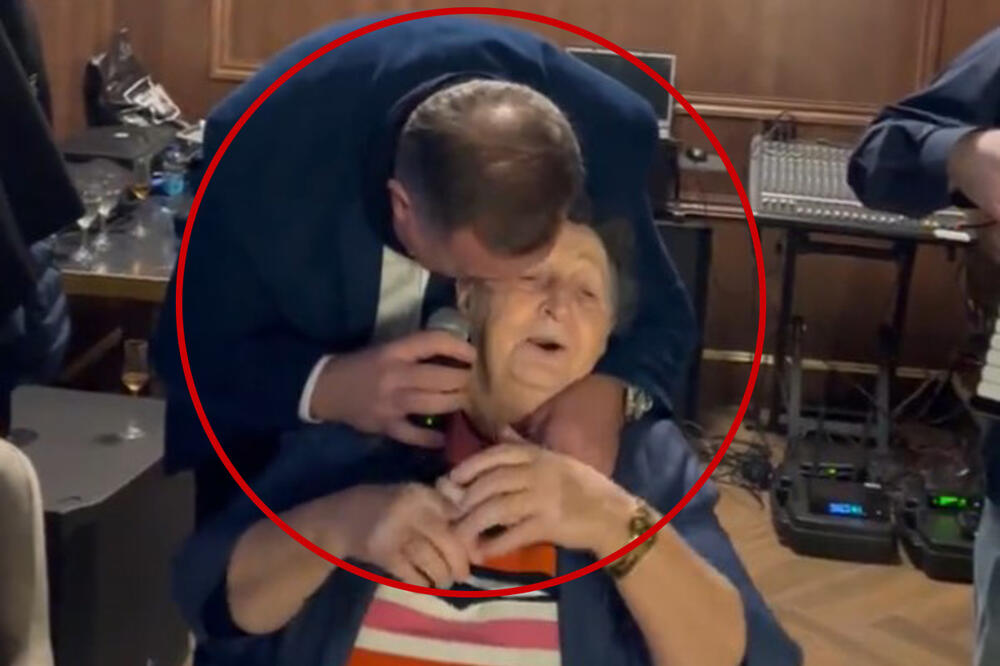 SRPKINJA JE MENE MAJKA RODILA: Dodik dohvatio mikrofon, zapevao čuvenu pesmu, a onda mu se pridružila majka Mira (VIDEO)