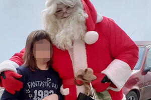 PEŠICE IZ MOKRINA U KIKINDU: Deda Mraz pešačio da obraduje devojčicu sa posebnim potrebama