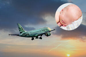 BEBA PRONAĐENA U KANTI ZA SMEĆE: Žena se porodila u avionu, pa bacila dete UŽAS