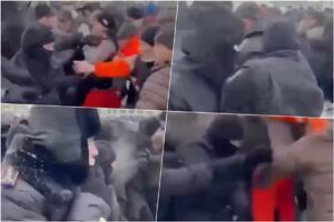 MASOVNI FAJT GRAĐANA I POLICIJE U KAZAHSTANU Jedan na jedan po debelom minusu zbog poskupljenja gasa! Sevale pesnice VIDEO