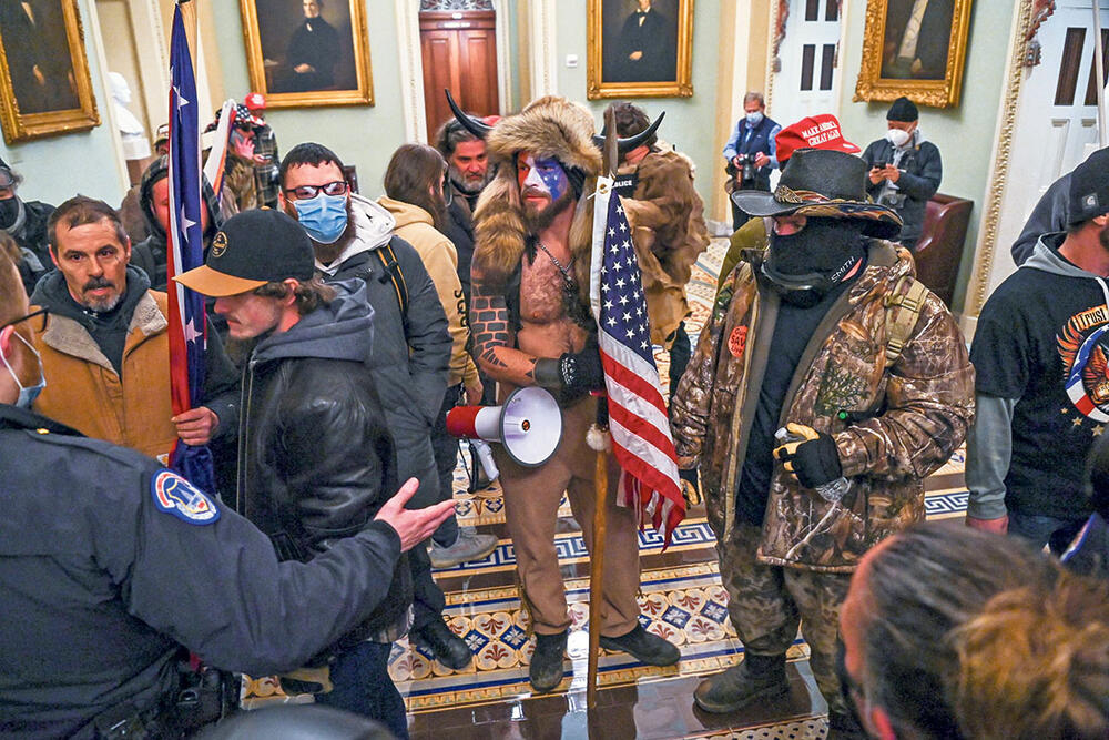 Haos... Trampove pristalice u zgradi Kongresa
