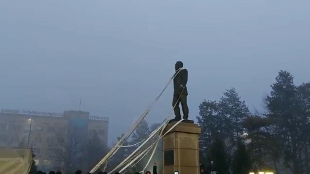 Nursultan Nezarbajev, spomenik, Kazahstan