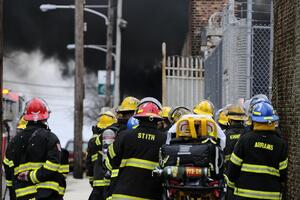 UŽAS U FILADELFIJI 13 poginulih u stravičnom požaru koji je zahvatio stambenu zgradu, među žrtvama IMA I DECE? VIDEO