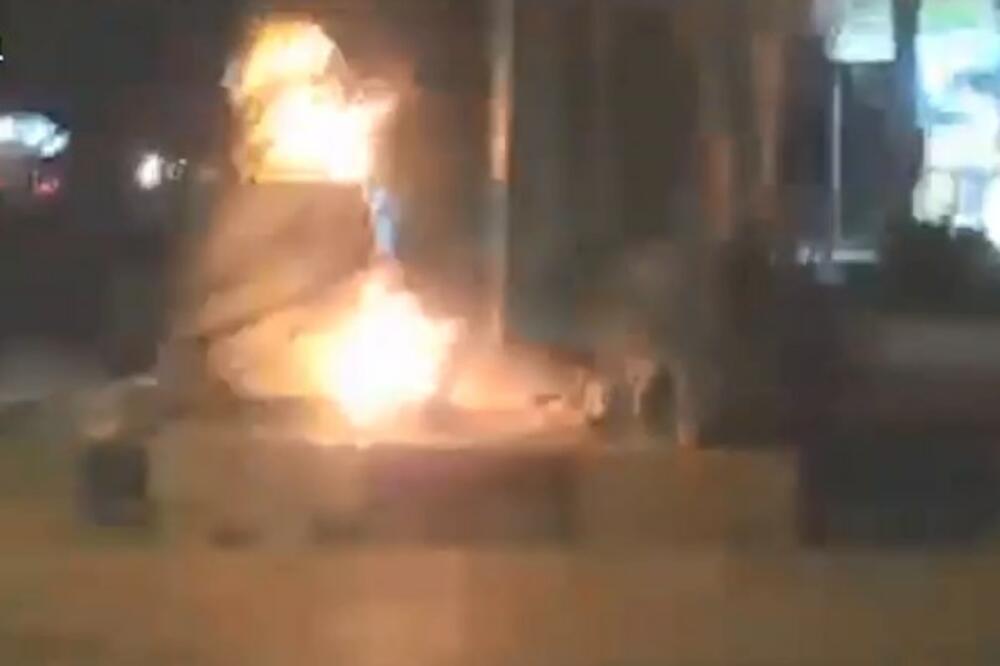 KOME SMETA POKOJNI IRANSKI GENERAL: Demonstranti spalili statuu Kasima Sulejmanija, ubijenog u napadu američkih dronova VIDEO
