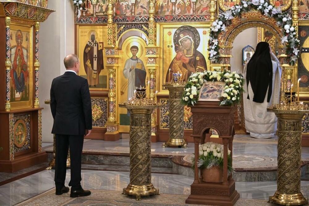 PESKOV POJASNIO: Evo zašto je Putin bio sam na Božićnoj liturgiji