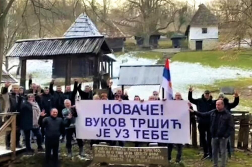 VUKOV TRŠIĆ JE UZ NOLETA: Podrška za Novaka Đokovića! FOTO