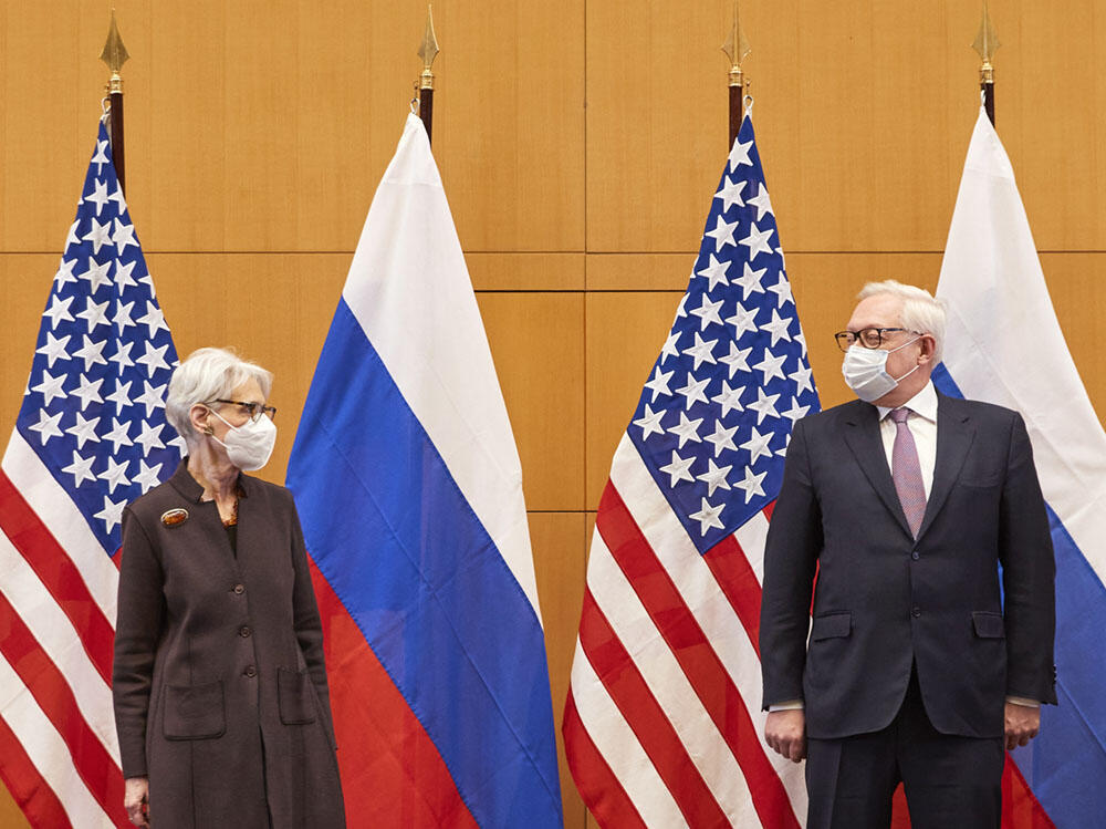 Dijametralno suprotni stavovi Vendi Šerman (SAD) i Sergej Rjapkov (Rusija)