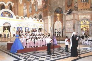 Sestre Gobović i dečiji hor „Slavujčići“ nastupili su na svečanoj Božićnoj akademiji u hramu Svetog Save
