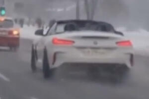 SVI SU GA GLEDALI: Sneg veje, a njega baš briga! Pogledajte kako je ovaj vozač provozao auto ulicama Beograda VIDEO