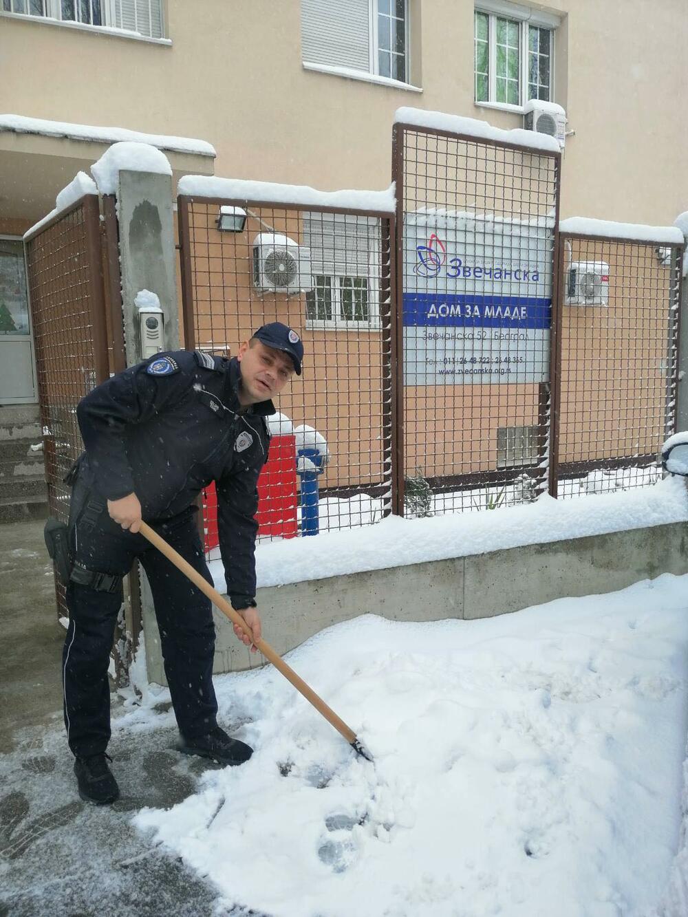 policija, čišćenje snega