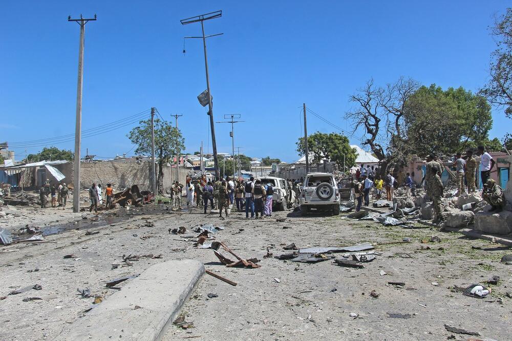 POGINULO 27 DECE DOK SU SE IGRALA SA GRANATOM: Od eksplozije u somalijskom gradu Koriolei povređeno 53 osobe
