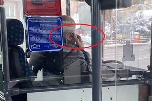 NE VOZIM DALJE ZBOG OVE GLUPAČE KOJA PAMETUJE! Drama u autobusu 101 nastala jer je vozač telefonirao, PA VREĐAO PUTNIKE (FOTO)