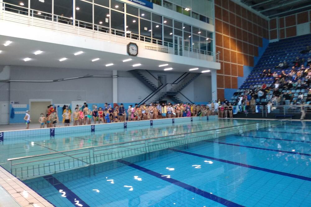 I OVE GODINE PLIVANJE ZA ČASNI KRST ZA DECU: Beogradski školarci će se nadmetati na bazenu Tašmajdan u 11 sati