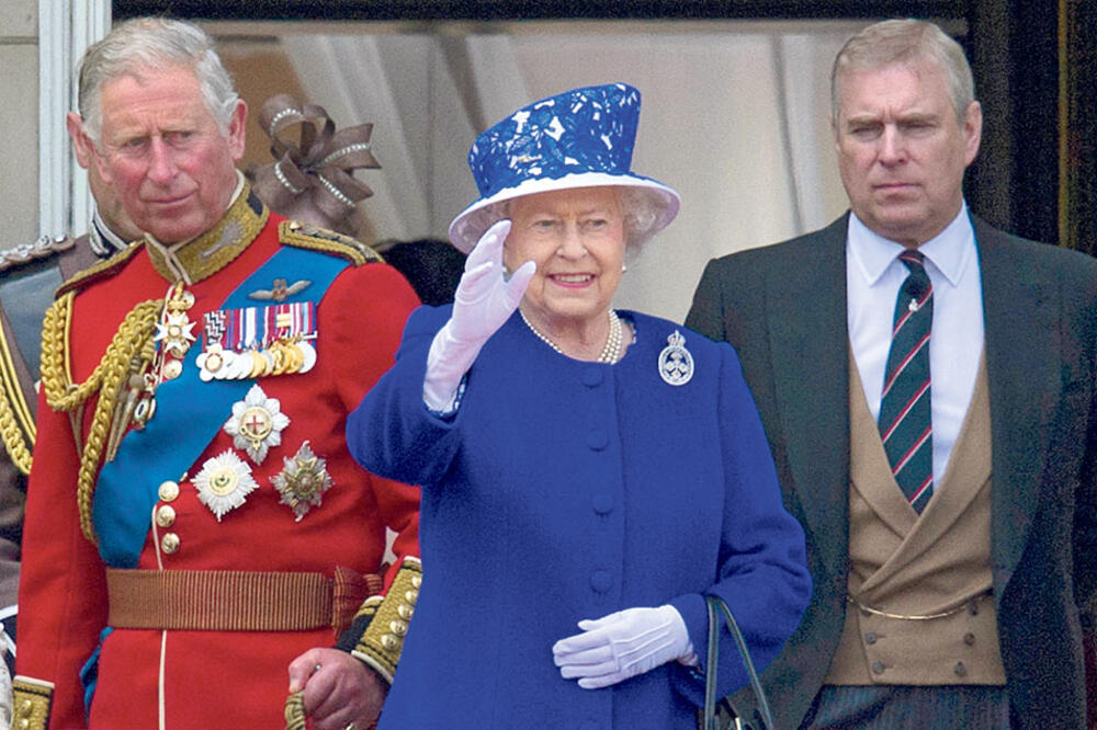 IGRA PRESTOLA Čarls i Vilijam su tražili od kraljice da se odrekne princa Endrua kako bi spasla kraljevsku porodicu!