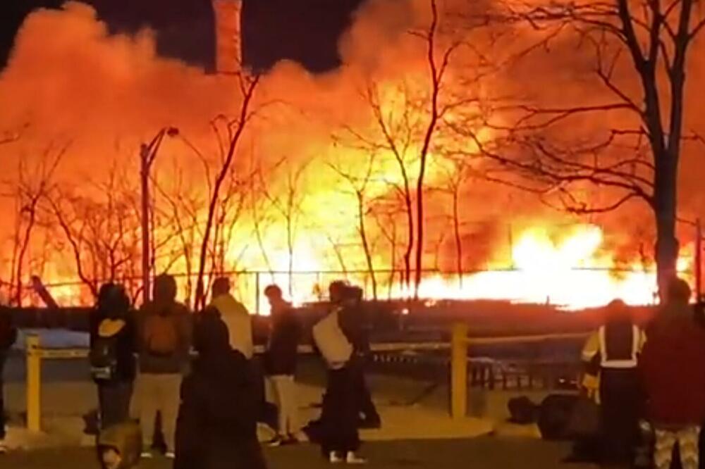 BUKTI HEMIJSKA FABRIKA: Vatra u Nju Džersiju preti da zahvati skladišta, vlasti naredile evakuaciju