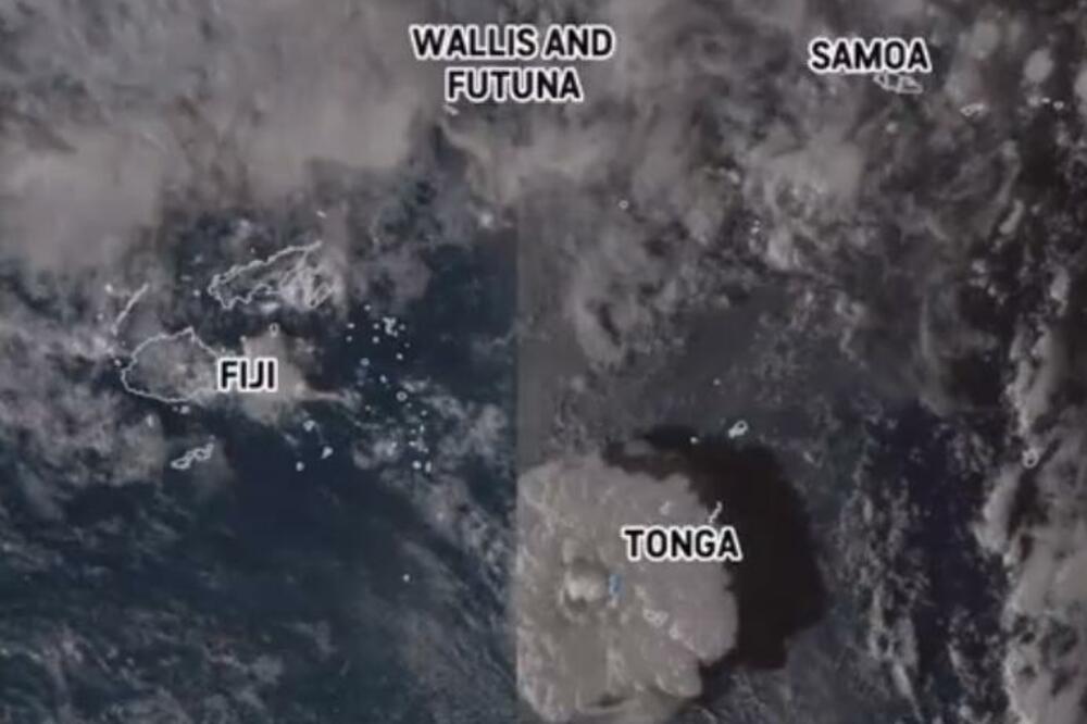 KAO DA JE EKSPLODIRALA ATOMSKA BOMBA: Erupcija podvodnog vulkana na Tongi vidljiva iz svemira, cunami već pogodio ostrvo VIDEO