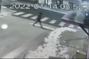 PLANUO BMW U OBRENOVCU Pogledajte kako napadač sa kapuljačom beži! KAMERE SVE SNIMILE (video)