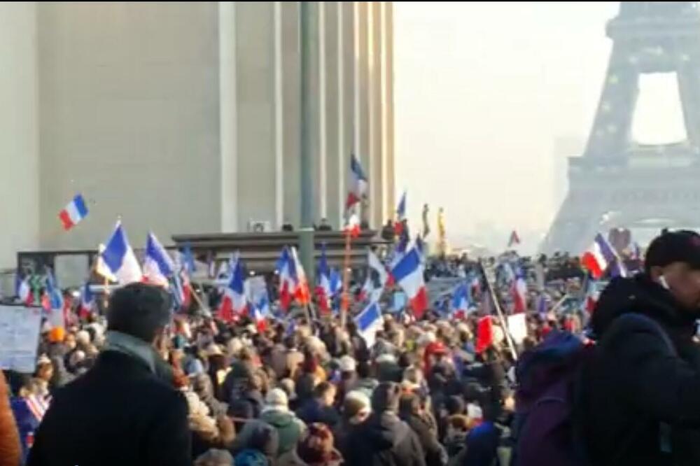 VELIKI PROTEST PODRŠKE SRPSKOM ASU U FRANCUSKOJ: Pogledajte kako ceo Pariz KLIČE: Sloboda za Đokovića! (VIDEO)