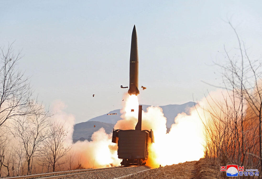 U petak je izvršeno lansiranje rakete s voza Pokazivanje vojne moći Severne Koreje
