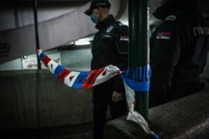 PLJAČKAŠ NAPAO RADNICU I ISPRSKAO JE PO OČIMA: Drama u apoteci na Novom Beogradu, policija i Hitna pomoć na licu mesta