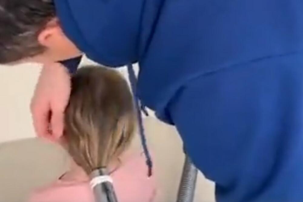 KAD MAMA NIJE KOD KUĆE: Snimak Roberta Levandovskog postao viral! Pogledajte šta je uradio ćerki! (VIDEO)