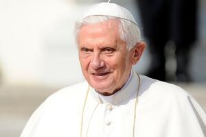 BENEDIKT XVI SE IZVINIO: Bivši papa priznao da je dao lažnu izjavu tokom istrage zlostavljanja dece