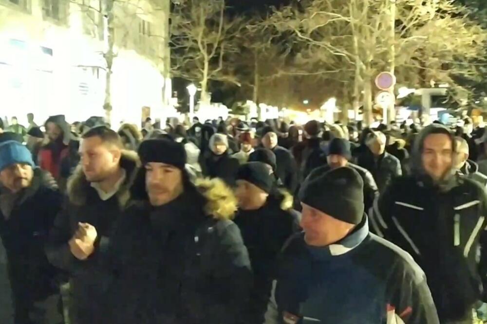 NE DAJU PREKRAJANJE NARODNE VOLJE: I večeras protesti širom Crne Gore! Podgorica, Nikšić, Berane, Budva, Mojkovac (VIDEO)