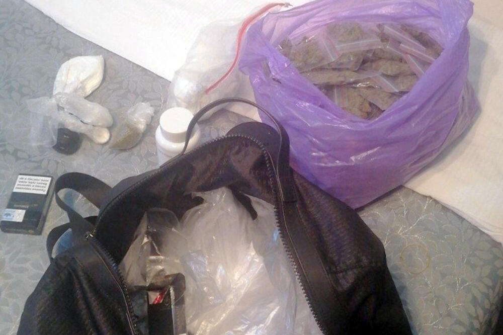 PALI DILERI U BEOGRADU: Policija upala u stan i kod dvojice mladića pronašla drogu spremnu za prodaju