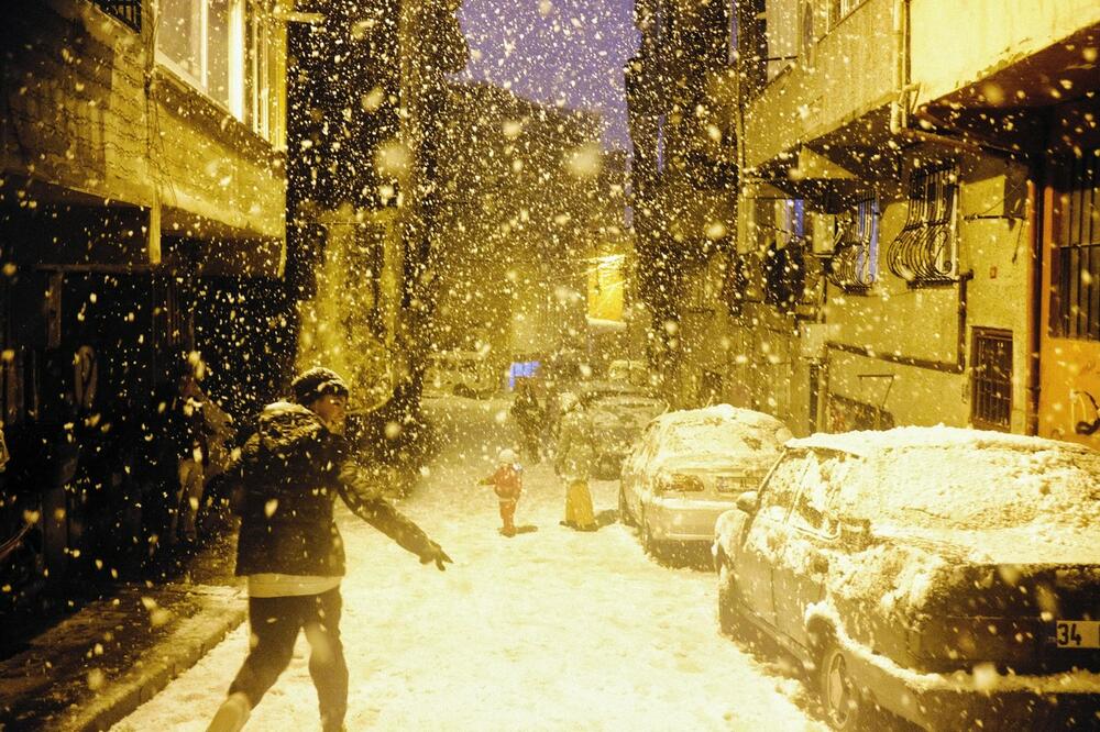 NEZAPAMĆENA MEĆAVA U TURSKOJ: U Istanbulu palo 85 cm snega, aerodrom i dalje zatvoren! Imamoglu padavine opisao kao katastrofalne
