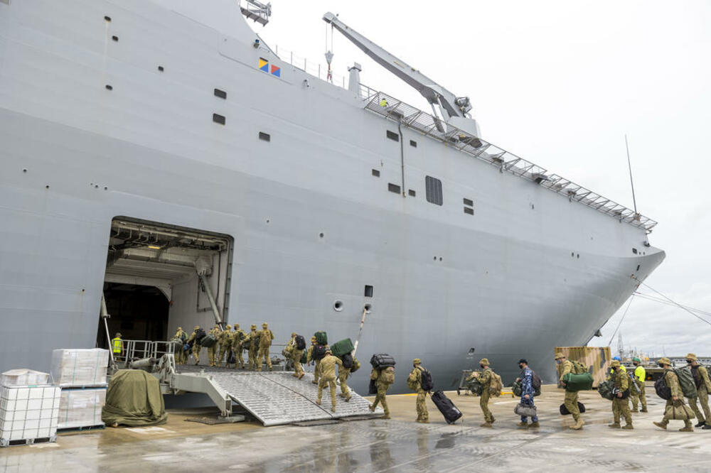 Tonga, humanitarna pomoć, australijski brod
