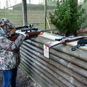 KAD ZAPUCA MAJKA UKRAJINKA Žiteljka Kijeva kupila super pušku sa snajperom