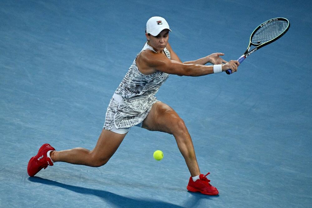 BARTI KAO URAGAN: Prva teniserka sveta prva finalistkinja AO! Australijanka POČISTILA Kiz za samo 62 minuta igre (VIDEO)