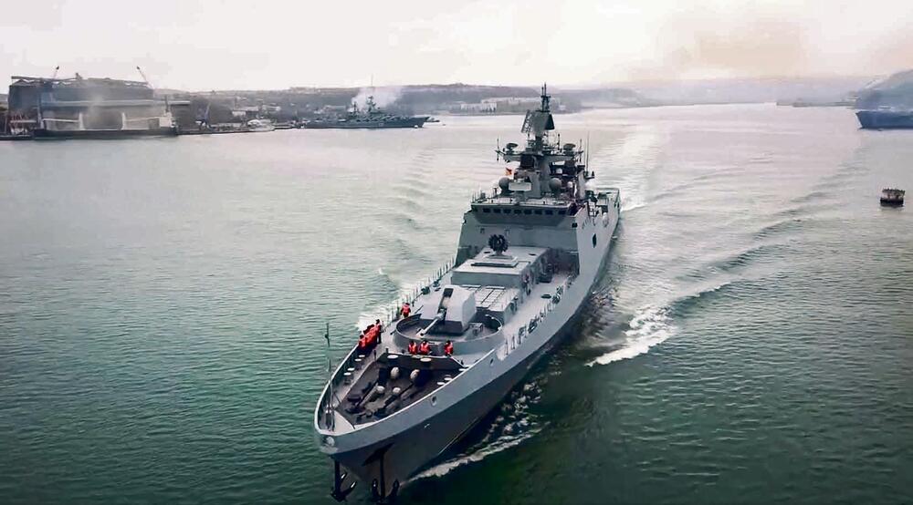 Mašinerija je pokrenuta Ruska fregata Admiral Esen