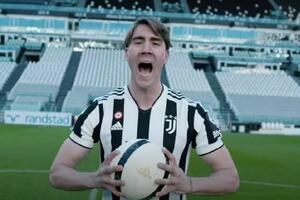 DUCI KAO RONALDO: Pogledajte SPEKTAKULARNU promociju Vlahovića u Juventusu! VIDEO