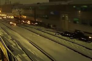 ISTOČNA AMERIČKA OBALA SPREMA SE ZA ISTORIJSKU MEĆAVU Očekuju da će pasti i do 2 metra snega, a evo zašto u Čikagu pale šine VIDEO