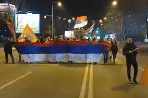 NOVI PROTEST U PODGORICI PROTIV MANJINSKE VLADE: Građani okupljeni na dve lokacije! (VIDEO)