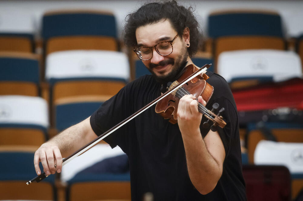 STIGAO JE KRALJ NEMANJA RADULOVIĆ: Violinista održao prvu probu sa Filharmonijom, a dirigent sve oduševio izjavom o UMETNIKU
