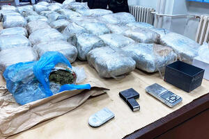 UHAPŠEN DILER IZ KRALJEVA: Policija zaplenila 25 kilograma kanabisa (FOTO)