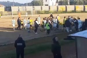 VELIKI SKANDAL U GRČKOJ: Navijači pretukli trenera i fudbalere gostujućeg tima, ima i povređenih! VIDEO